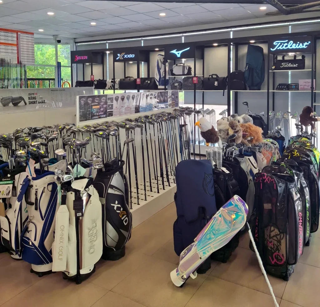 Khu gậy và túi golf tại LionGolf Rạch Chiếc
