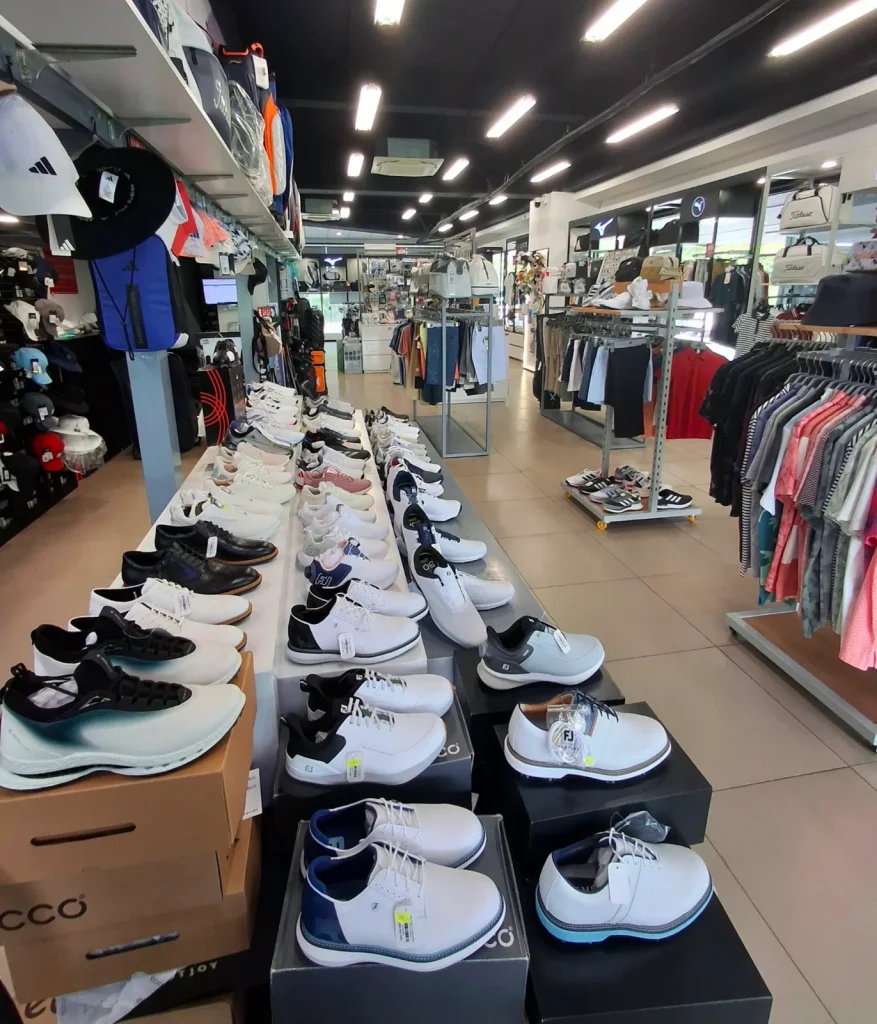 Khu giày golf tại LionGolf Rạch Chiếc