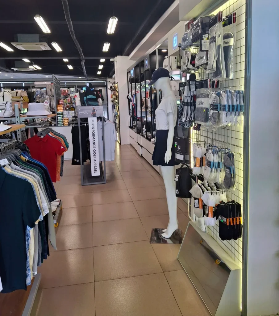 Khu trang phục và phụ kiện FootJoy tại LionGolf Rạch Chiếc